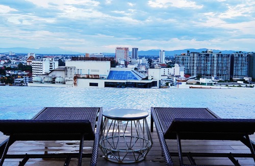 Chang Khlan Apartment | Sky river room overlooking the City of ChiangMai