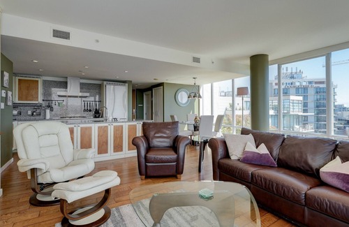 Downtown Victoria Condo | Sky's the Limit - Fantastic Views From This 15th Floor Condo, AC, Pool, Hot Tub, Gym, Parking