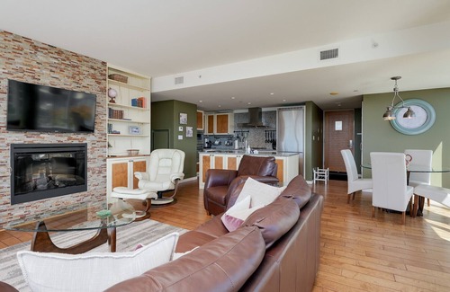 Downtown Victoria Condo | Sky's the Limit - Fantastic Views From This 15th Floor Condo, AC, Pool, Hot Tub, Gym, Parking