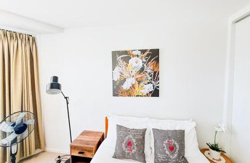 Auckland Central Business District Apartment | Sky Stars Cityscape Studio Bliss CBD Living