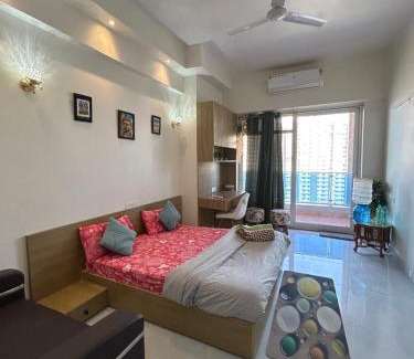 Greater Noida Apartment | Sky the limit by Turismo