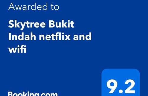 Bukit Indah Apartment | Sky Trees Bukit Indah netflix and wifi