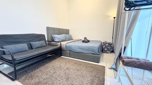 Bukit Indah Apartment | Sky Trees Bukit Indah netflix and wifi