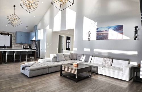 Okanagan-Similkameen House | Sky-View Cottage - 5 Bedroom View home with 2 kitchens