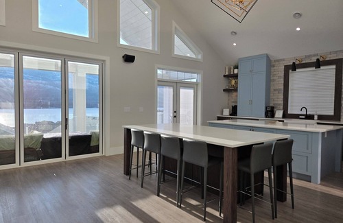 Okanagan-Similkameen House | Sky-View Cottage - 5 Bedroom View home with 2 kitchens