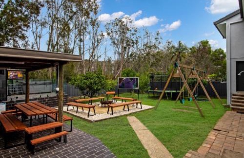Malua Bay House | Skyes Beach House - 2 Spas, Sauna, Arcade Games