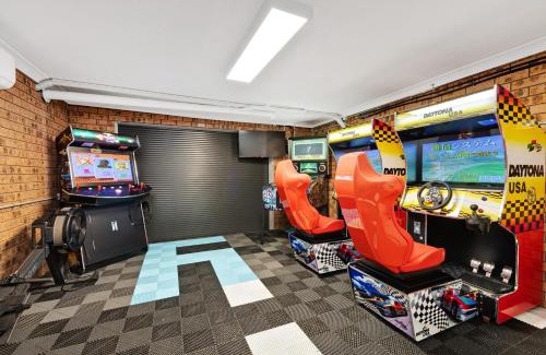 Malua Bay House | Skyes Beach House - 2 Spas, Sauna, Arcade Games