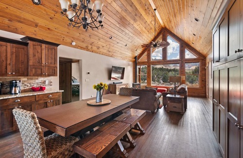 Orderville House | Skyfall Cabin | Private Hot tub | Zion NP