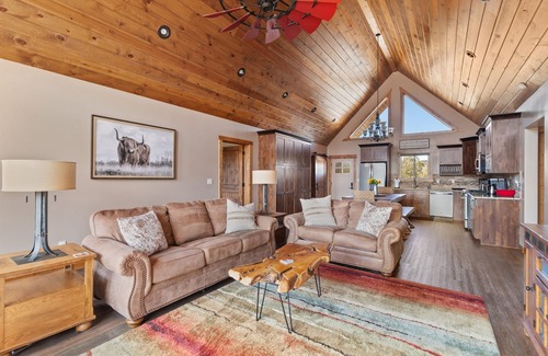 Orderville House | Skyfall Cabin | Private Hot tub | Zion NP