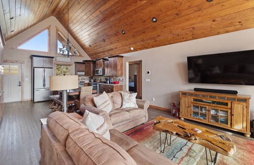 Orderville House | Skyfall Cabin | Private Hot tub | Zion NP