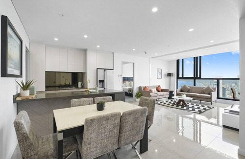 Surfers Paradise Apartment | SkyHigh 72 Stories at The Seaside