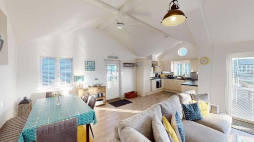 Filey House | Skylark at The Bay Filey, sleeps 5, 2 dogs welcome for free too