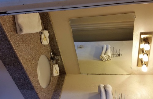 Garfield Ridge Hotel | Skylark Motel