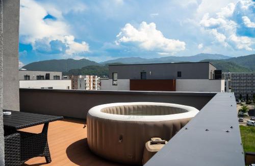 Brasov Apartment | Skylark - Vancouver Penthouse Premium with Jacuzzi and Panoramic View