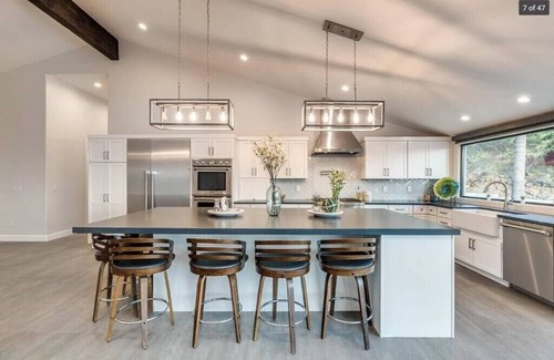 Shadow Ridge House | Skyline: 5 bed/6 bath, amazing views, tennis & basketball courts, pool, hot tub