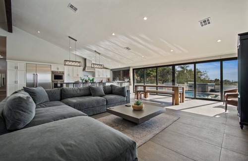 Shadow Ridge House | Skyline: 5 bed/6 bath, amazing views, tennis & basketball courts, pool, hot tub