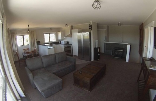 Raglan Apartment | Skyline Apartments Raglan (Upper Apartment)