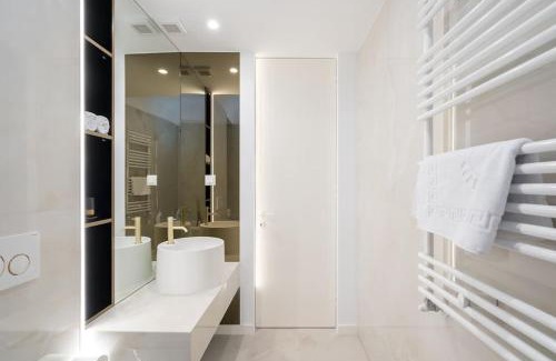 Pipera Apartment | Skyline Black - Cortina North