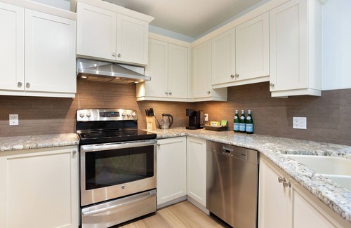 Beltline Apartment | Skyline Loft | 2BR, 2BA with 2 Balconies + BBQ | Sleeps 8 | Tower Views & Fire