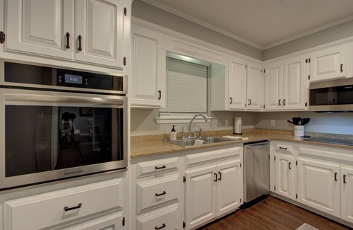Texarkana House | Skyline Lux - King Bed - Garage