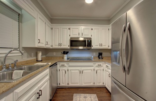 Texarkana House | Skyline Lux - King Bed - Garage