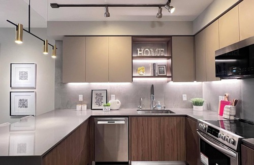 Regent Park Hotel | Skyline Luxe Panoramic Suites & towers Toronto