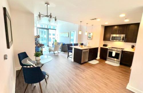 North Buckhead Apartment | Skyline Luxe Penthouse, Top Floor, Balcony, Pool, Amazing View