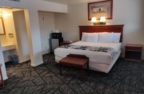 Cody Hotel | Skyline Motor Inn
