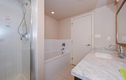 Coquitlam Apartment | Skyline Peak, Entire Private Condo Unit, 1 parking space