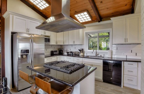 Skyline-Hillcrest Estates House | Skyline Retreat with Spectacular Bay Views