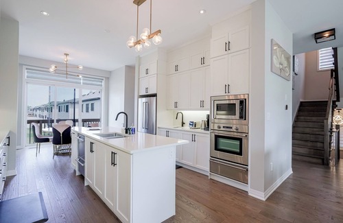 Bowmanville House | Skyline Serenity 4000+ SqFt of Luxury with Rooftop Terrace | Elevator &Lake View