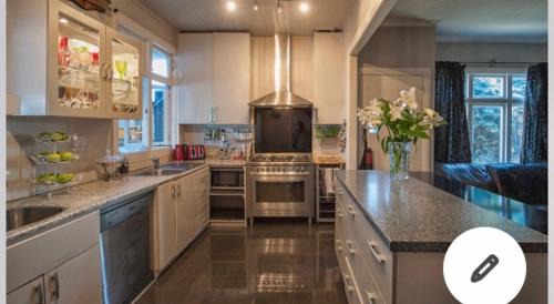Kawaha Point House | Skyline SkyRides Premium Property, see host info for pets