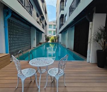 Khlong Toei Apartment | Skyline View - BTS Thong Lo