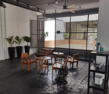 Khlong Toei Apartment | Skyline View - BTS Thong Lo