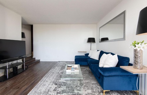 Norma Triangle Apartment | Skyline Views 1-Bedroom with Balcony and Pool