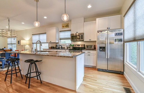 East End - Valley Street House | Skyloft – Stunning Views, Modern Space