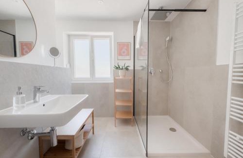 Unterallgau Apartment | Skyrise Apartments - Zentral mit Küche, Balkon und Parkplatz