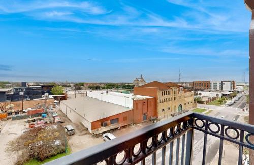 Brazos Apartment | Skyscape