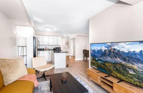 Downtown Mississauga Apartment | SkyView 2BR Plus Den Stunning Views Steps to SQ1 Mall