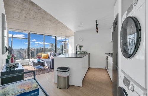 Gastown Apartment | Skyview, 40th Floor! 2BR Condo in Downtown Vancouver