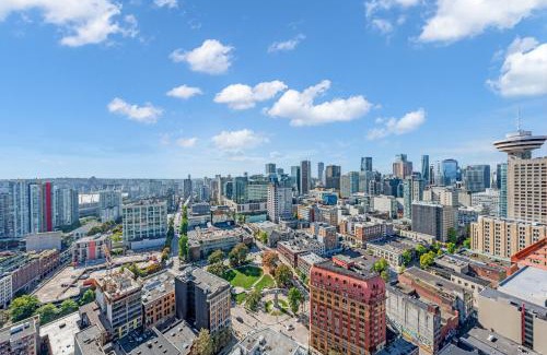 Gastown Apartment | Skyview, 40th Floor! 2BR Condo in Downtown Vancouver