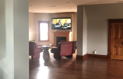 Olde Towne East House | Skyview Penthouse suite