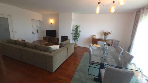 Ramalde Apartment | Skyview with Balcony and Garage