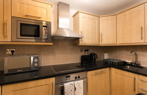 Oakleigh Apartment | Skyvillion - Cozy 2 Bed Apartment + Balcony in New Barnet