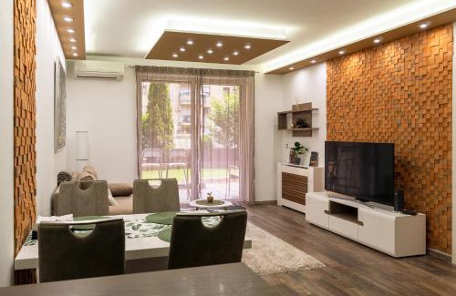 Nepszinhaz negyed Apartment | Slate Wood Apartment