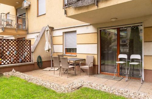 Nepszinhaz negyed Apartment | Slate Wood Apartment