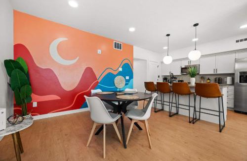 People's Freeway House | SLC Townhome 2BR Mountain Views Garage