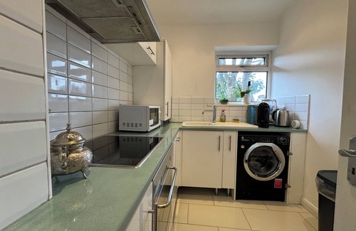 Latchmere Apartment | Sleek 1 BD Flat, 7 mins from Battersea Park