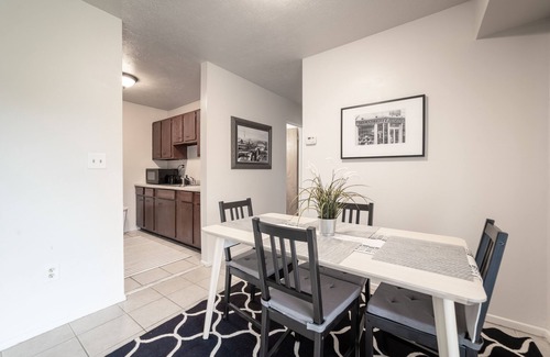 Mentor Apartment | Sleek 1BD Apt Perfect for Traveling Professionals
