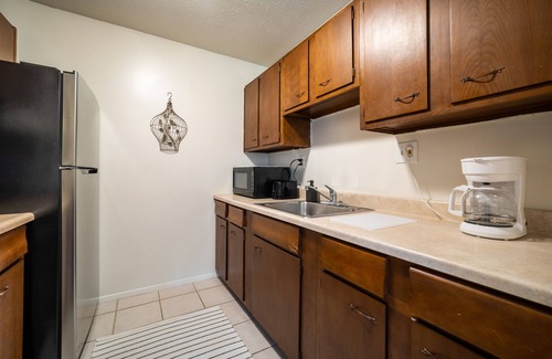 Mentor Apartment | Sleek 1BD Apt Perfect for Traveling Professionals